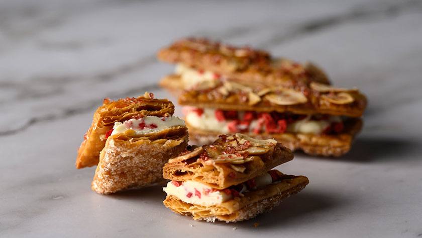 2024 人氣東京伴手禮＿ALMOND TOKYO「草莓拿破崙夾心派」