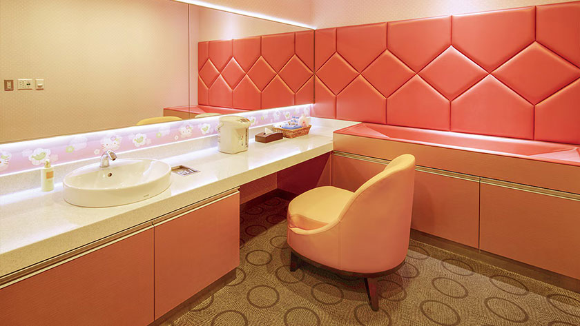 桃機貴賓室內部公開_長榮航空 The Infinity 商務艙貴賓室內有育嬰室