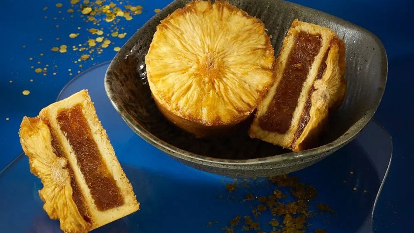 凱撒2024中秋推出銀河炫光包裝，設計風格取自梵谷知名畫作《星空》的華麗筆法，以充滿力量的線條，讓月亮及星星都具有眩人的光彩，搭配凱撒飯店連鎖全台飯店所在地地標，台灣最美的城市星空躍然盒上，璀璨奪目閃耀天空；外盒選用雷射虹彩特殊紙材，象徵台灣各城市的多元價值，有如銀河系中最耀眼光芒，是2024最值得收藏的精品級中秋禮盒。