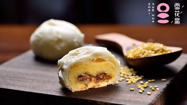 皮白如雪、層次分明 的 " 雪花月餅 "